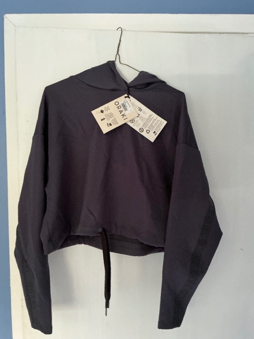 Oraki cropped hoodie. Charcoal grey.